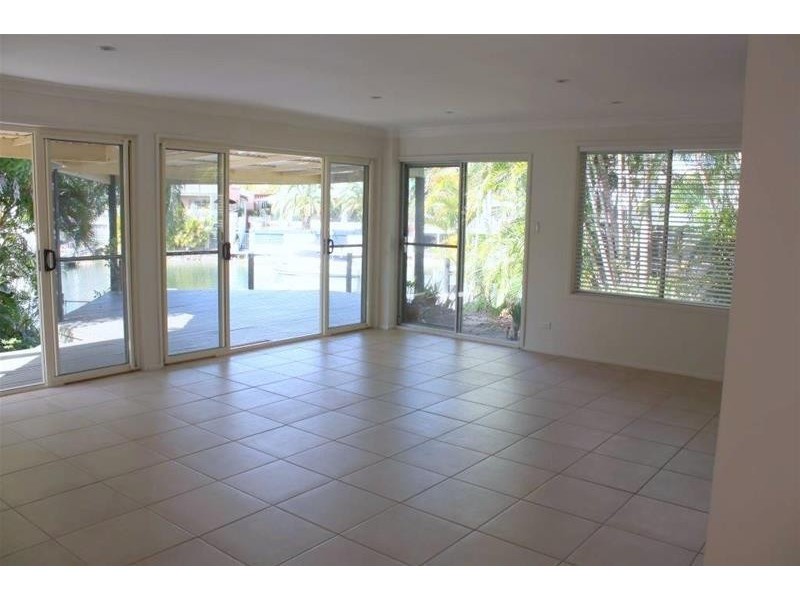 11 The Lido, Isle Of Capri QLD 4217