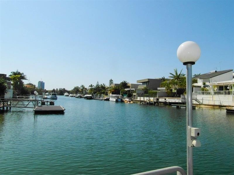 11 The Lido, Isle Of Capri QLD 4217