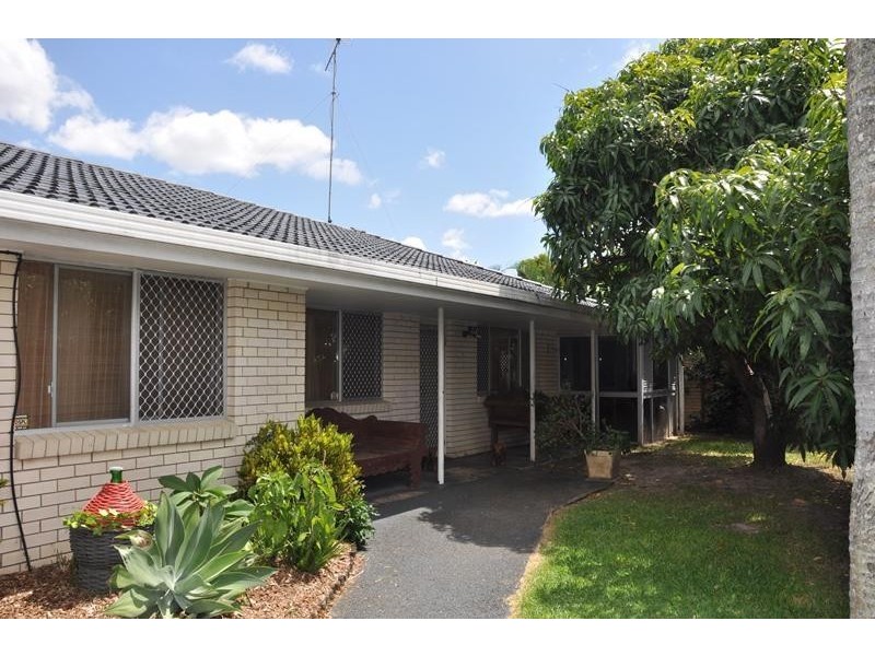 2  St Pauls Place, Isle Of Capri QLD 4217