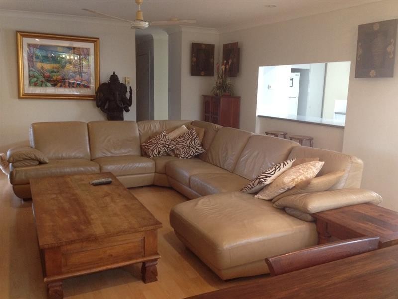 2  St Pauls Place, Isle Of Capri QLD 4217