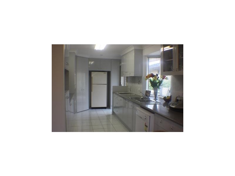 2  St Pauls Place, Isle Of Capri QLD 4217