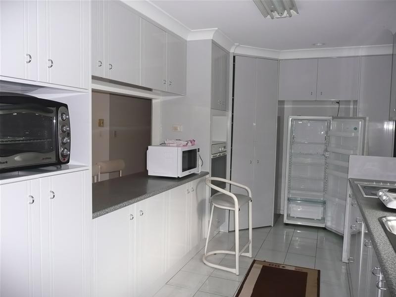 2  St Pauls Place, Isle Of Capri QLD 4217