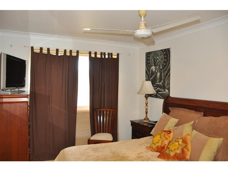 2  St Pauls Place, Isle Of Capri QLD 4217