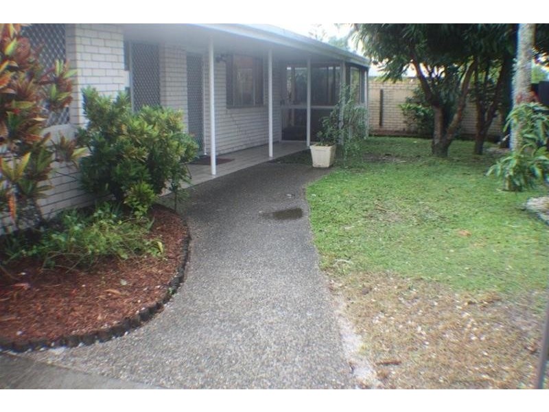 2  St Pauls Place, Isle Of Capri QLD 4217