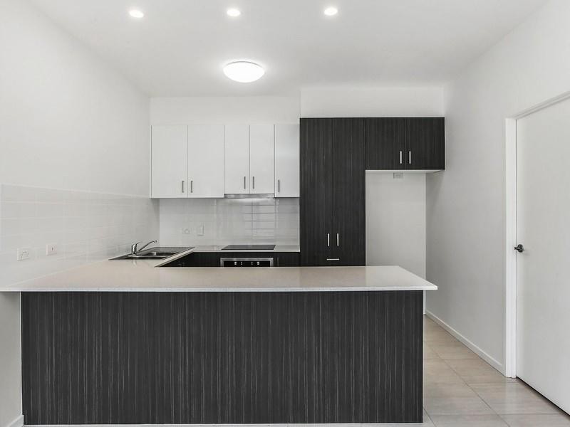 2/128 Eugaree Street, Southport QLD 4215