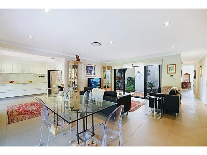 28  Norfolk Avenue Budds Beach, Surfers Paradise QLD 4217