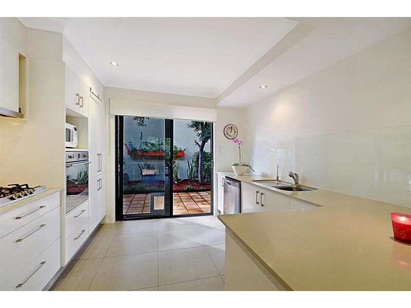 28  Norfolk Avenue Budds Beach, Surfers Paradise QLD 4217