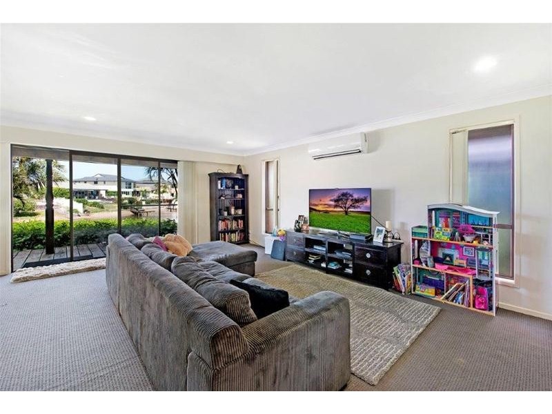 26 Platypus Avenue, Sorrento QLD 4217