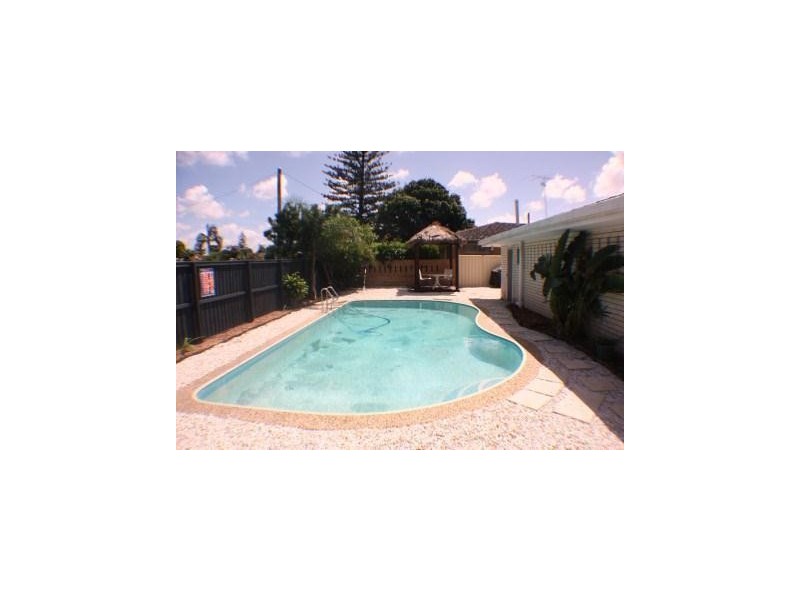 2 St Pauls Place, Isle Of Capri QLD 4217