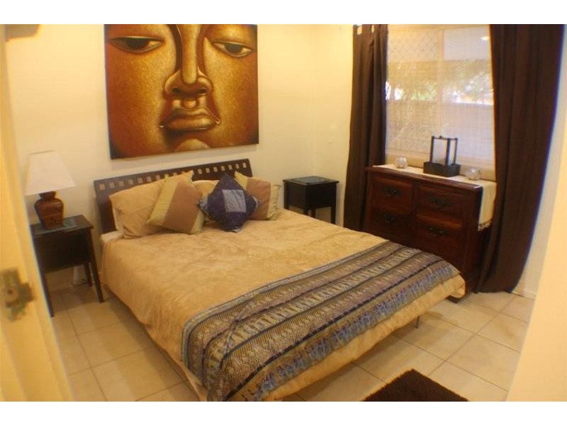 2 St Pauls Place, Isle Of Capri QLD 4217