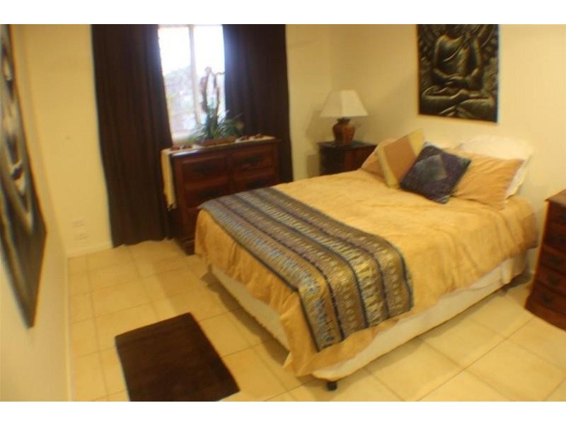 2 St Pauls Place, Isle Of Capri QLD 4217