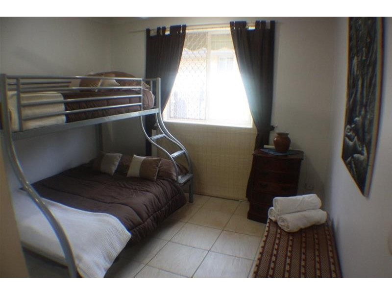 2 St Pauls Place, Isle Of Capri QLD 4217