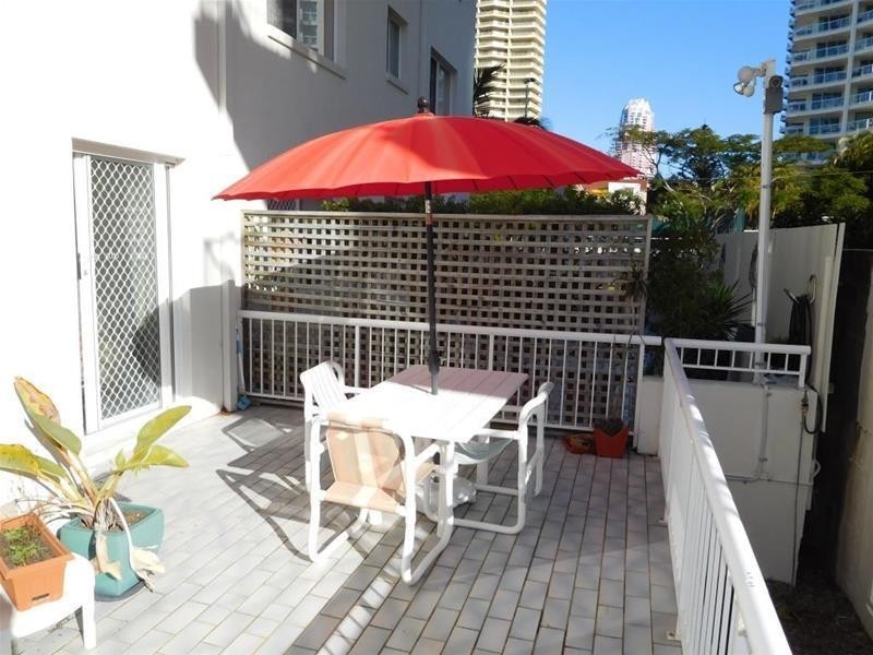 1 Cronin Avenue, Main Beach QLD 4217