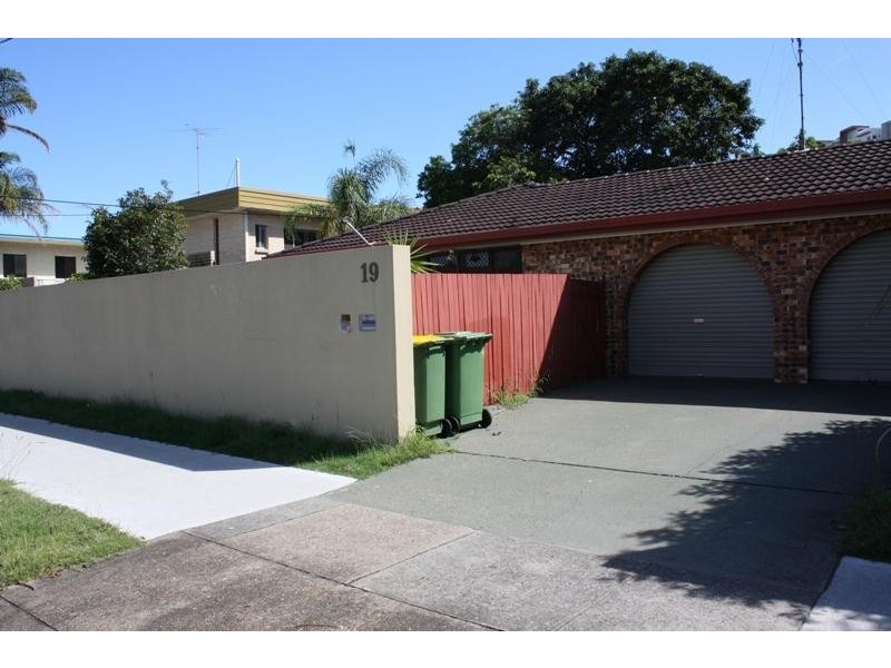 19 Thomas Drive, Chevron Island QLD 4217