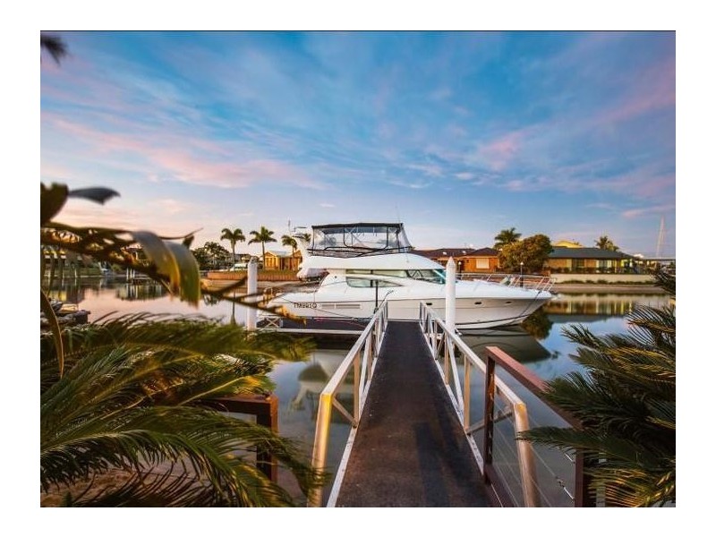 343 Bayview Street, Hollywell QLD 4216