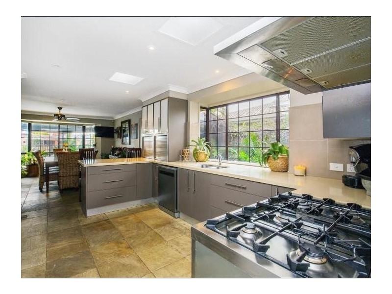 343 Bayview Street, Hollywell QLD 4216