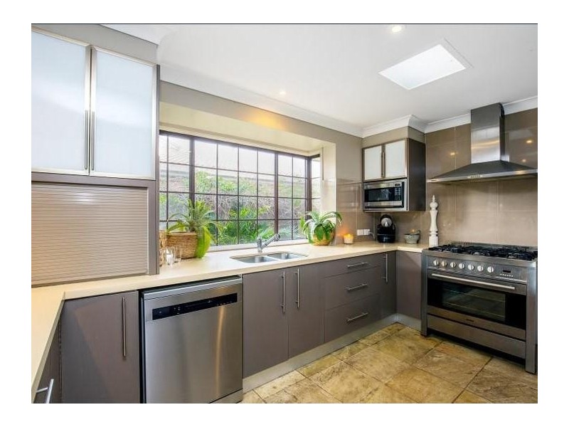 343 Bayview Street, Hollywell QLD 4216