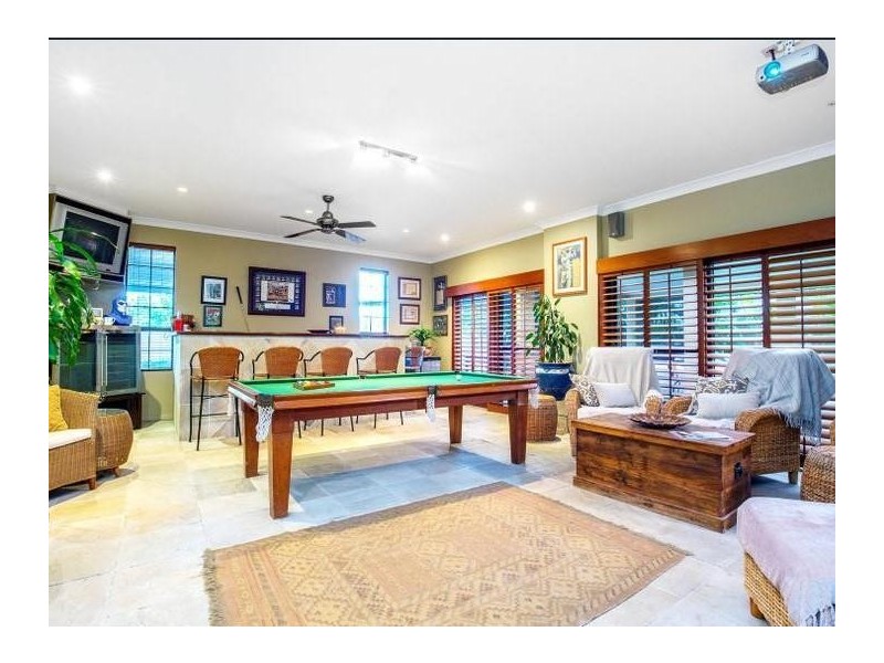 343 Bayview Street, Hollywell QLD 4216