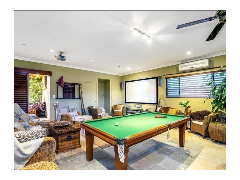 343 Bayview Street, Hollywell QLD 4216