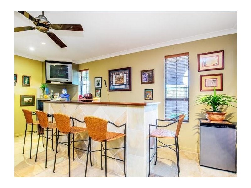 343 Bayview Street, Hollywell QLD 4216