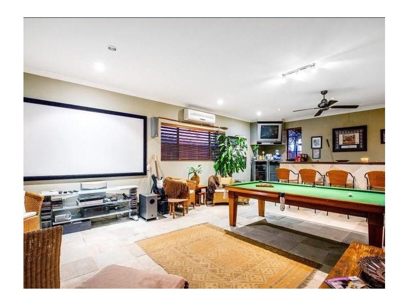 343 Bayview Street, Hollywell QLD 4216