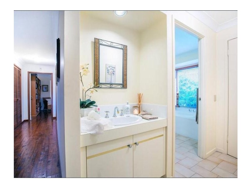 343 Bayview Street, Hollywell QLD 4216