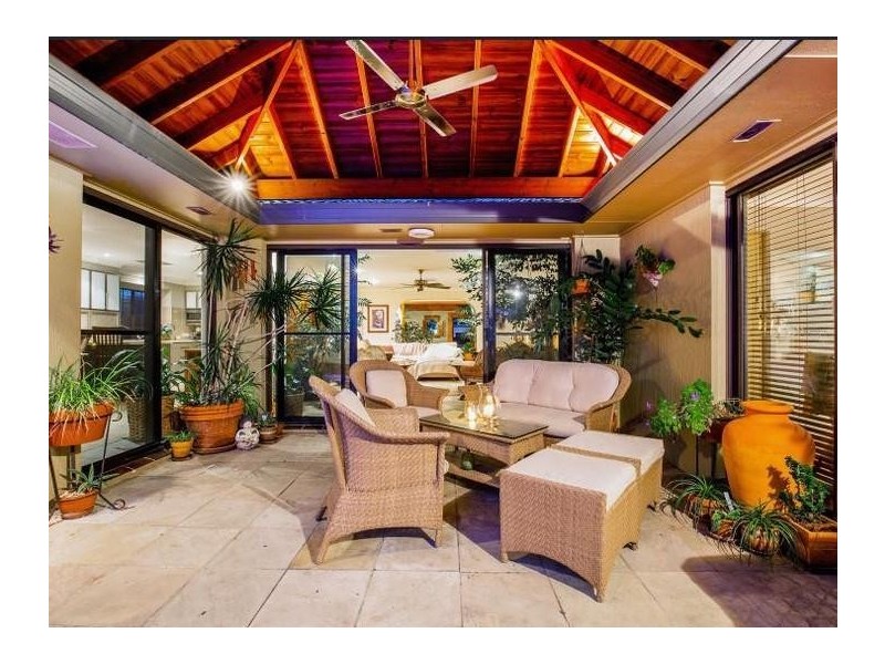 343 Bayview Street, Hollywell QLD 4216