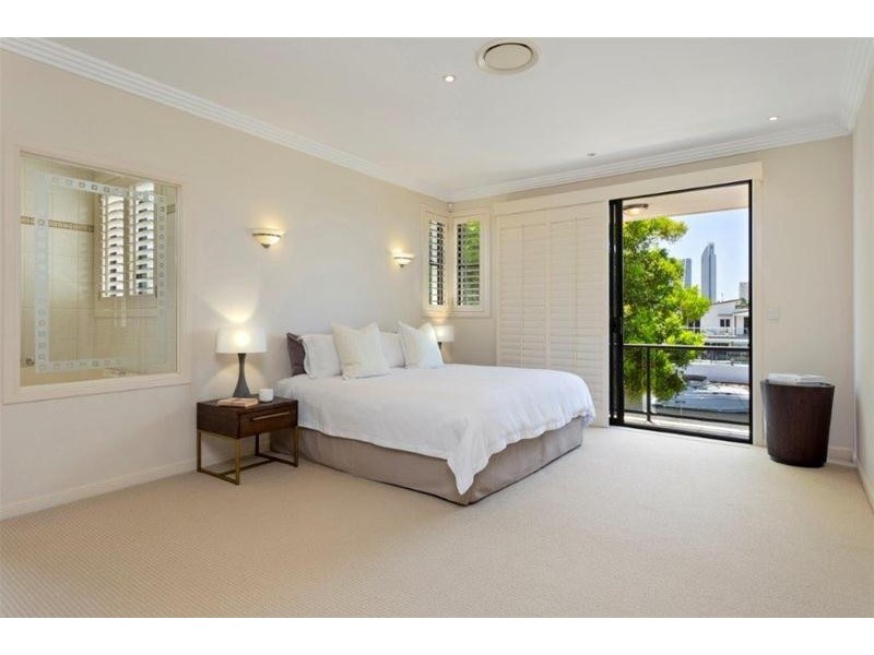 1/21  Vespa Crescent, Surfers Paradise QLD 4217