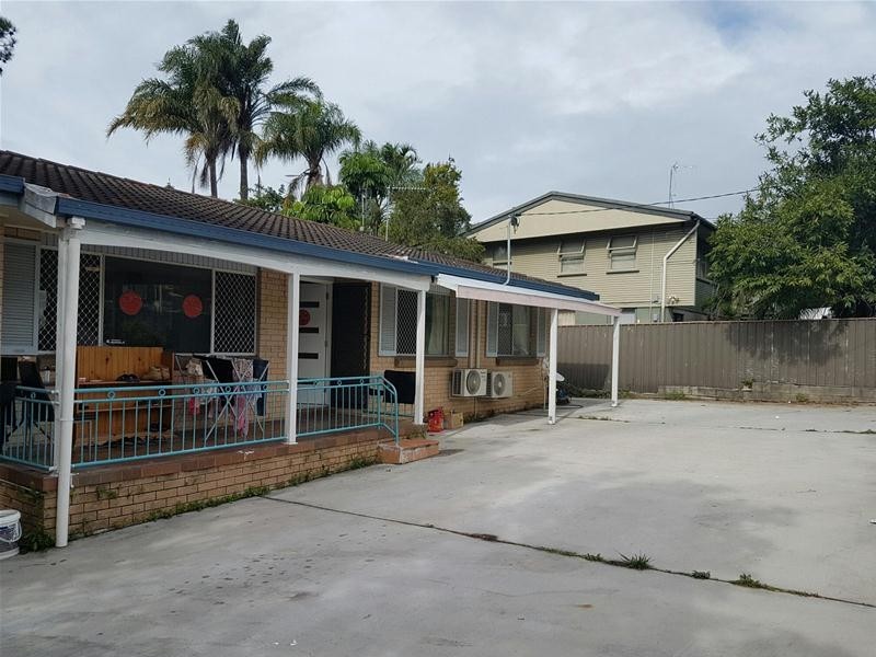 21 Kumbari Avenue, Southport QLD 4215