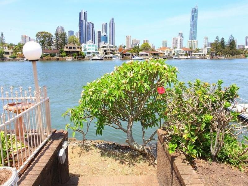 65 The Promenade, Isle Of Capri QLD 4217