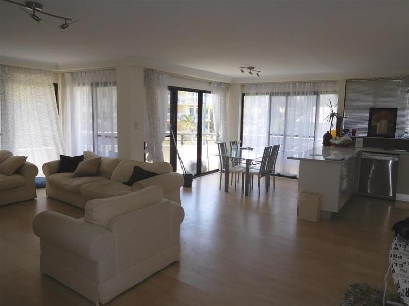 “Point Bennelong” 1 Peninsular Drive, Surfers Paradise QLD 4217