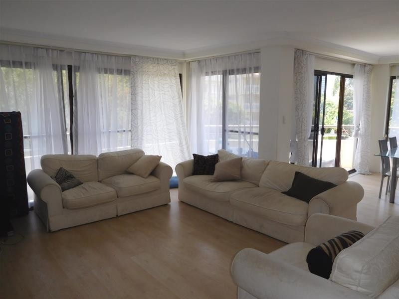 “Point Bennelong” 1 Peninsular Drive, Surfers Paradise QLD 4217