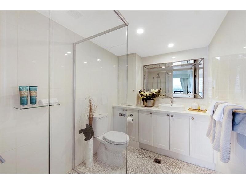 ‘Longbeach’ 28 Northcliffe Terrace, Surfers Paradise QLD 4217