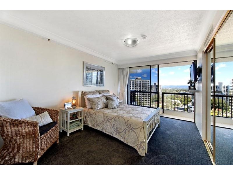 ‘Longbeach’ 28 Northcliffe Terrace, Surfers Paradise QLD 4217
