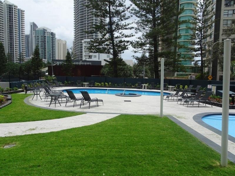 ‘Longbeach’ 28 Northcliffe Terrace, Surfers Paradise QLD 4217