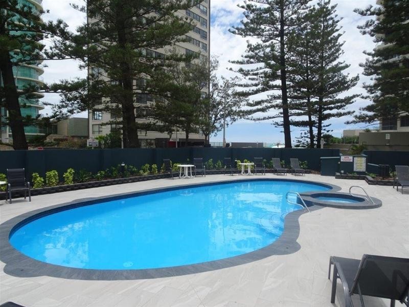 ‘Longbeach’ 28 Northcliffe Terrace, Surfers Paradise QLD 4217