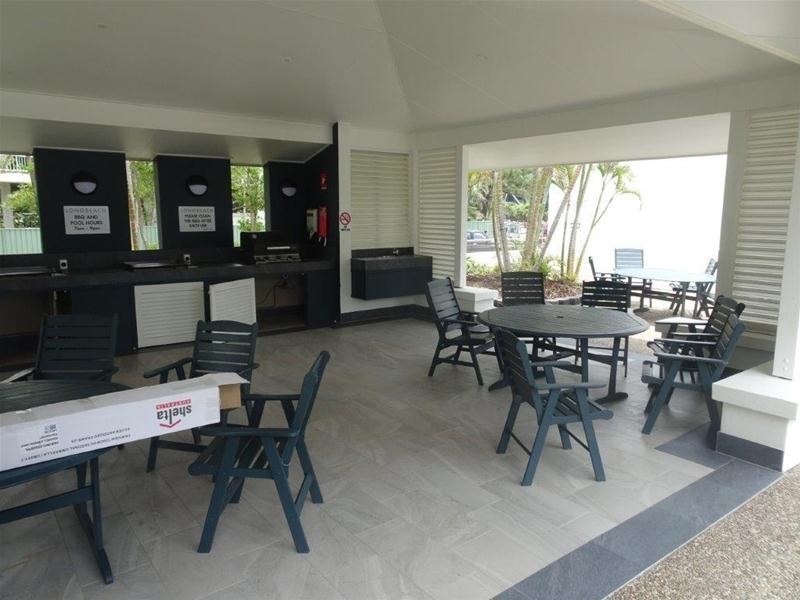 ‘Longbeach’ 28 Northcliffe Terrace, Surfers Paradise QLD 4217