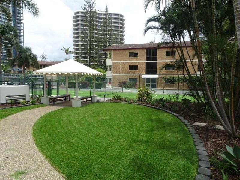 ‘Longbeach’ 28 Northcliffe Terrace, Surfers Paradise QLD 4217
