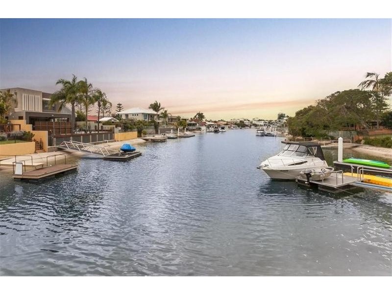 12 The Promenade, Isle Of Capri QLD 4217