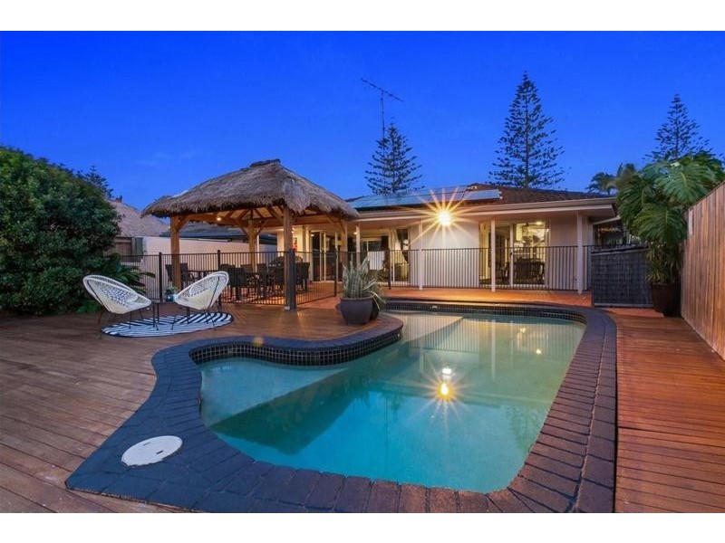 12 The Promenade, Isle Of Capri QLD 4217