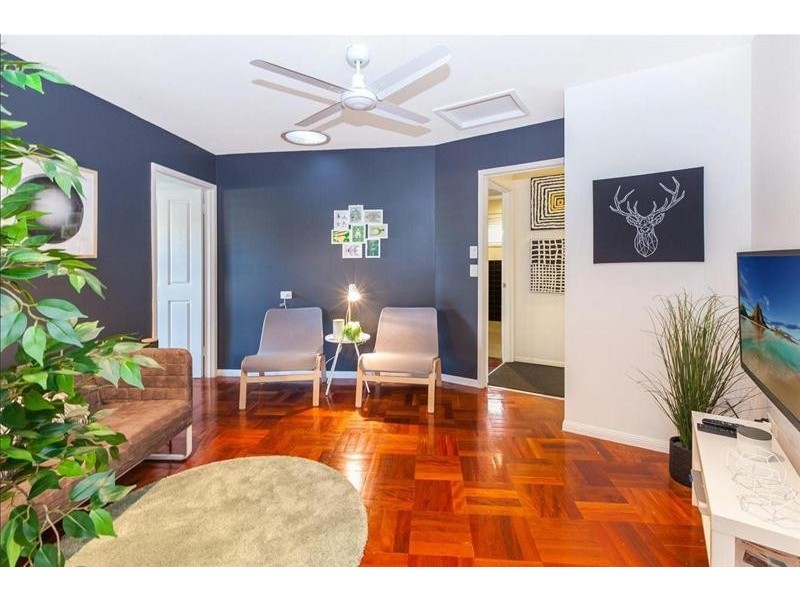 12 The Promenade, Isle Of Capri QLD 4217