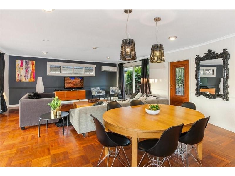 12 The Promenade, Isle Of Capri QLD 4217