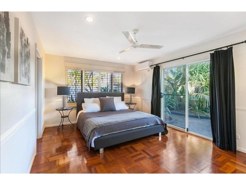 12 The Promenade, Isle Of Capri QLD 4217