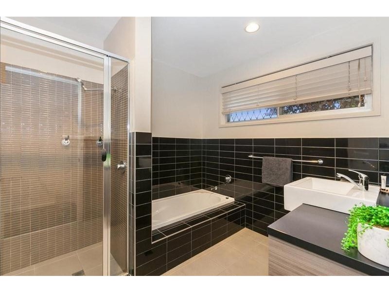 12 The Promenade, Isle Of Capri QLD 4217