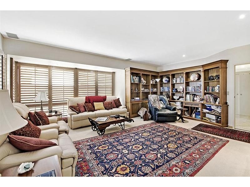 102 Commodore Drive, Paradise Waters QLD 4217