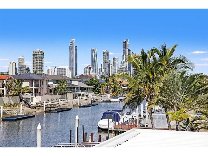 102 Commodore Drive, Paradise Waters QLD 4217