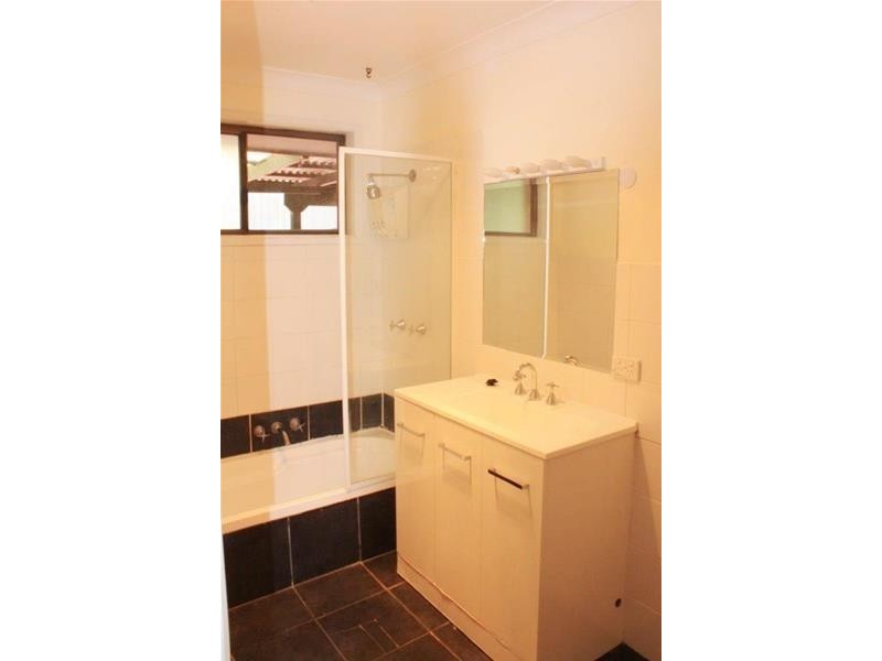 2/4 Virginia Grove, Southport QLD 4215