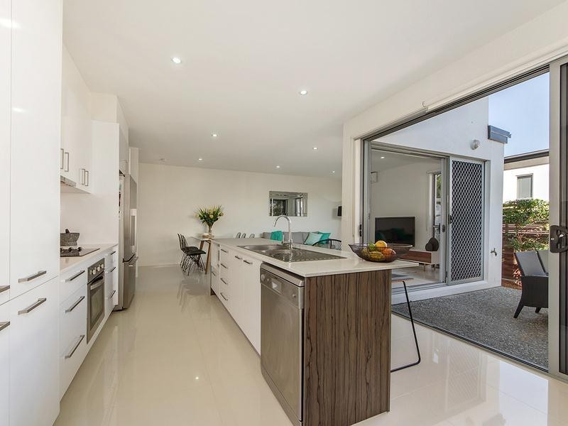 3/132 Eugaree Street, Southport QLD 4215