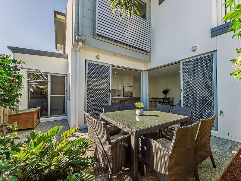 3/132 Eugaree Street, Southport QLD 4215