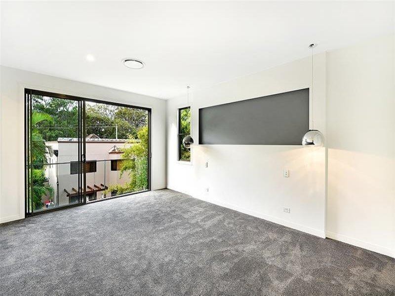 2/7 Heeb Street, Bundall QLD 4217
